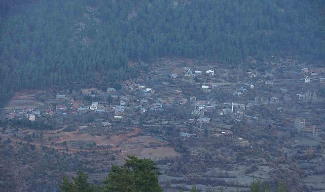 Bu köyde güneş ancak saat 12.30'da görülebiliyor