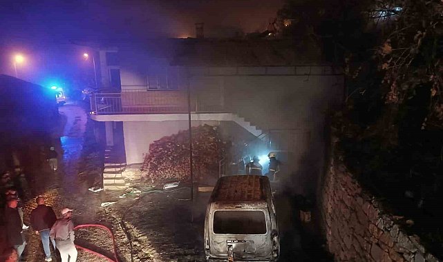 Burdur'da evde çıkan yangın hafif ticari araca sıçradı
