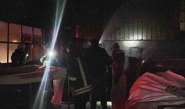 Burdur'da oto boyama atölyesinde çıkan yangın korkuttu