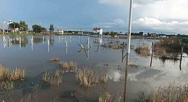 Burhaniye de yazlıklar su altında kaldı