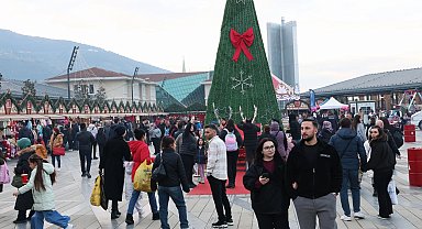 Bursa Osmangazi Meydanı'nda Yeni Yıl Festivali coşkusu