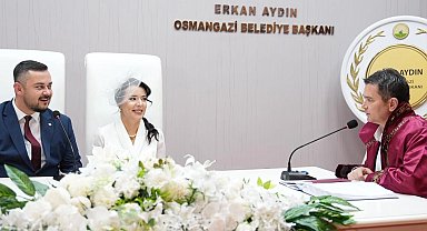 Bursa Osmangazi'de Başkan Aydın yılın son nikahını kıydı