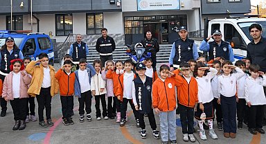 Bursa Osmangazi'de minikler zabıtanın görevlerini öğrendi