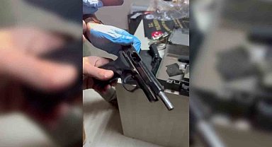 Bursa'da kaçak silah atölyesine Yıldırım operasyonu: Çok sayıda silah ele geçirildi