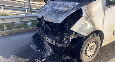 Bursa'da minibüs yangını: BUSKİ Ekipleri yangının büyümesini önledi