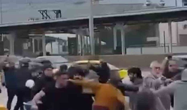 Bursa'da savaşı andıran kavga kamerada: Kimi kaskını miğfer yaptı, kimi sopayı kılıç gibi kullandı