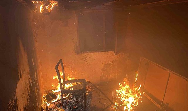 Bursa'da terk edilen evde çıkan yangın paniğe neden oldu