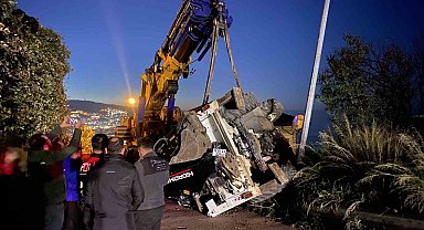 Bursa'da vinçten düşen iş makinesi paniğe neden oldu