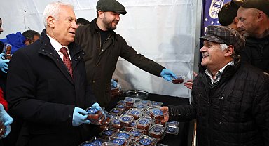 Bursa'da 17 ilçede 21 farklı camide tatlı ikramı