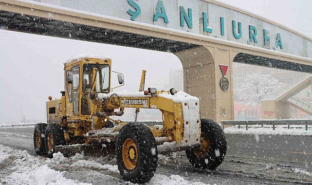 Büyükşehir Belediyesi 235 ekiple karla mücadeleyi sürdürdü