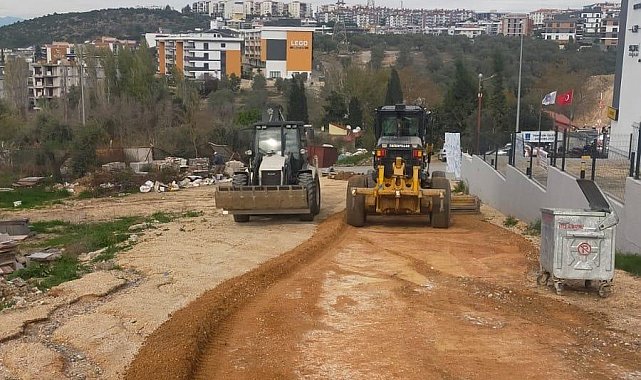 Büyükşehir Belediyesi, Kuşadası'nın yollarını yenilemeyi sürdürüyor