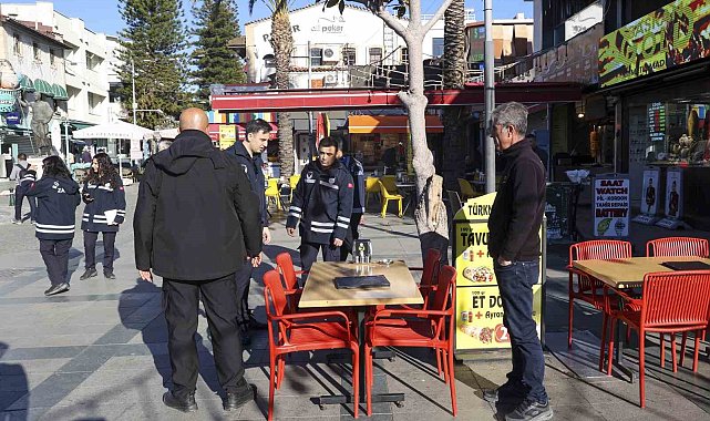 Büyükşehir Zabıtasından kaldırım işgallerine sıkı denetim