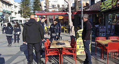 Büyükşehir Zabıtasından kaldırım işgallerine sıkı denetim