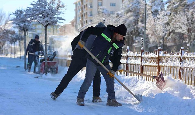 Büyükşehir'in kar timleri işbaşında