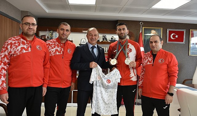 Çakmur'dan olimpiyat fatihine kutlama