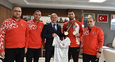 Çakmur'dan olimpiyat fatihine kutlama