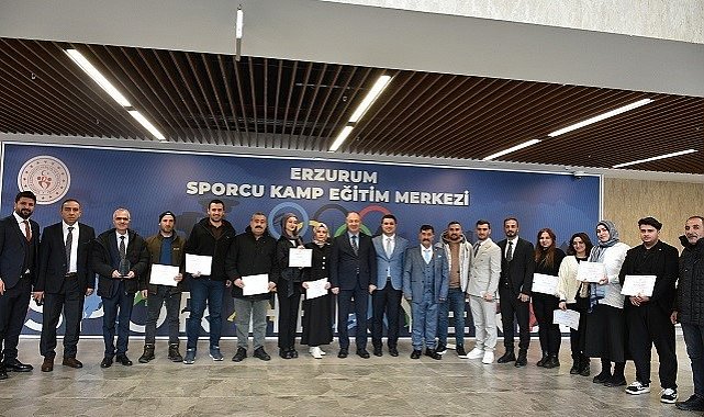 Çakmur'dan spor tesislerinde çalışan personele teşekkür belgesi