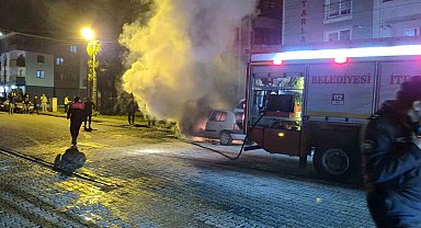 Çalıştırdığı aracı bir anda alev aldı, sürücü son anda kurtuldu