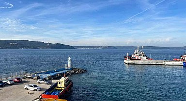 Çanakkale Boğazı sisin etkisini yitirmesiyle tekrar trafiğe açıldı