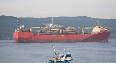 Çanakkale Boğazı'ndan yüzer üretim, depolama ve boşaltma gemisi geçti