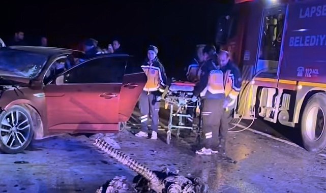 Çanakkale'de 2 otomobil çarpıştı: 5 ölü, 1 yaralı