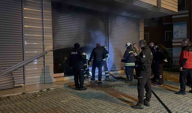 Çay toplama makinesi deposunda yangın