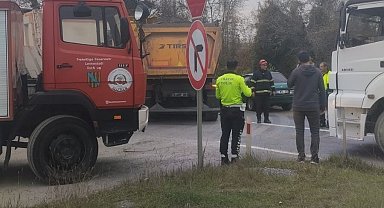 Çaycuma'da tır, otomobile çarptı; 1 yaralı