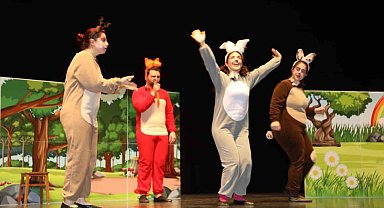 Çayırova'da çocuklar tiyatroyla buluştu