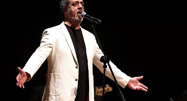 Cem Karaca İzmir'de unutulmaz şarkıları ve anılarıyla hatırlandı