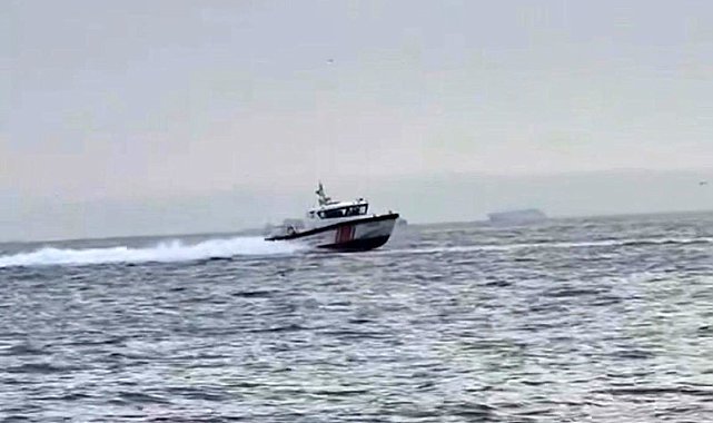 Çeşme açıklarında mülteci hareketliliği: Sahil Güvenlik mülteci botunu takip etti