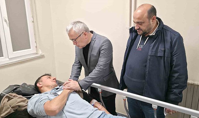 Cezaevi otobüsü kaza yaptı, Vali Şimşek yaralıları ziyaret etti