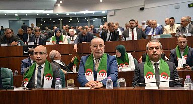 Cezayir'de Fransız sömürgeciliğini suç ilan eden yasa tasarısı oybirliği ile kabul edildi