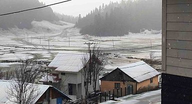 Çiğdem Yaylası beyaza büründü