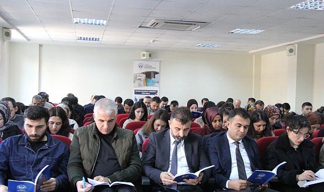 Cizre'de öğretmenlere "anlayarak hızlı okuma" eğitimi