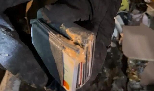 Çöp kamyonu kayıp cüzdan için durduruldu, para sahibine ulaştırıldı