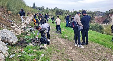 Çöpleri belediye yerine gönüllüler topladı