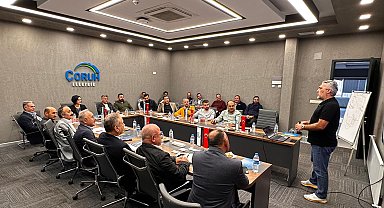Çoruh EDAŞ'tan ilçe yöneticilerine etkili iletişim ve beden dili eğitimi