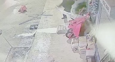 Çorum'da akılalmaz olay: Eline ne geçtiyse yola fırlattı