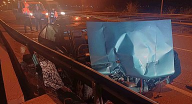 Çorum'da otomobil bariyerlere çarptı: 1 yaralı