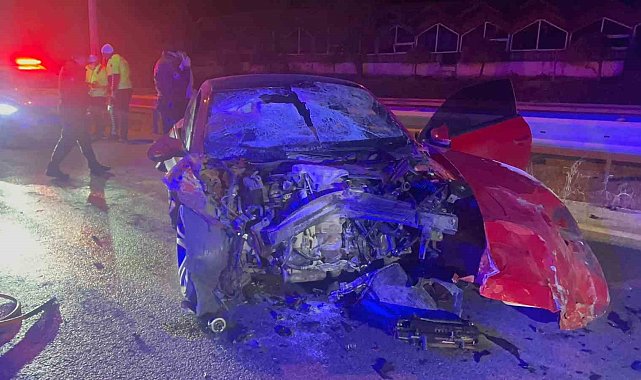 Çorum'da otomobil tıra çarptı: 1 ölü