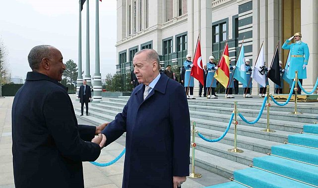 Cumhurbaşkanı Erdoğan, Sudan Egemenlik Konseyi Başkanı el Burhan'ı resmi törenle karşıladı