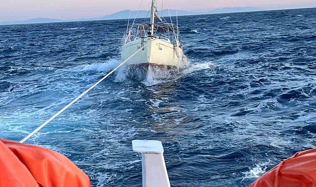 Datça açıklarında sürüklenen yelkenli tekne kurtarıldı