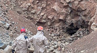 Define aranan mağarada çökme tehlikesi nedeniyle 11 kişilik kurtarma ekibi geri çekildi