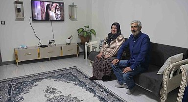 DEM partili milletvekilinin 'Şantiye şefi' yakıştırmasını yaptığı Bakan Kurum'a yuvasına kavuşan depremzedelerden destek