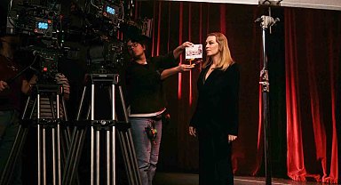 Demet Evgâr'dan Vodafone Kırmızı Işık uygulamasıyla şiddete dur çağrısı