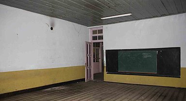 Demirci'nin köklü halıcılığı tarihi okulda yaşatılacak