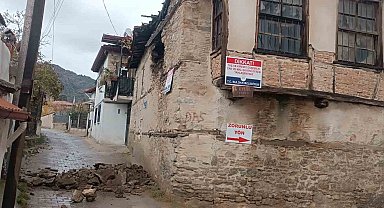 Denizli'de metruk kerpiç binanın duvarı çöktü