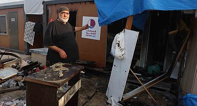 Depremzede yaşlı çiftin yaşadığı konteyner yanarak küle döndü