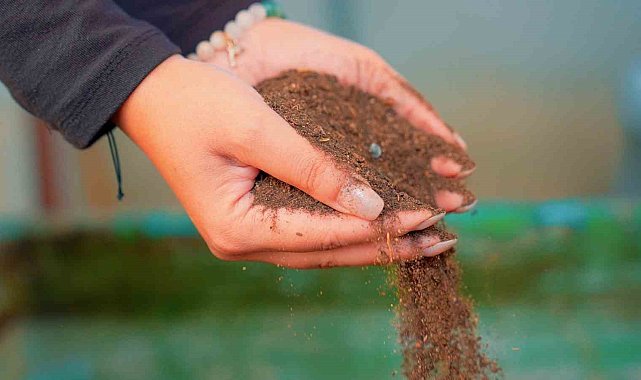 Didim Belediyesi pazar atıklarını komposta dönüştürüyor