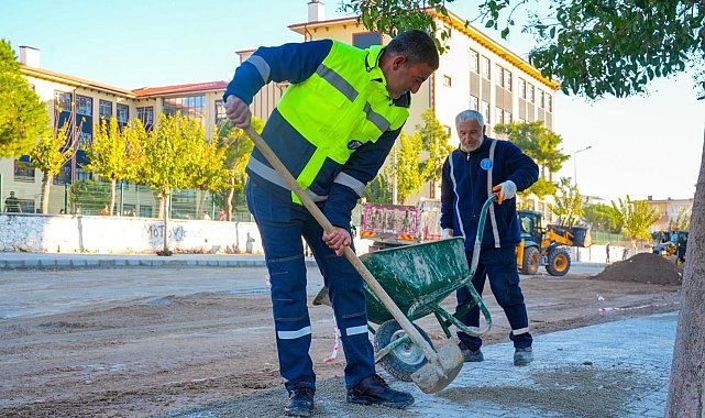 Didim'de yol çalışmaları hız kesmeden devam ediyor